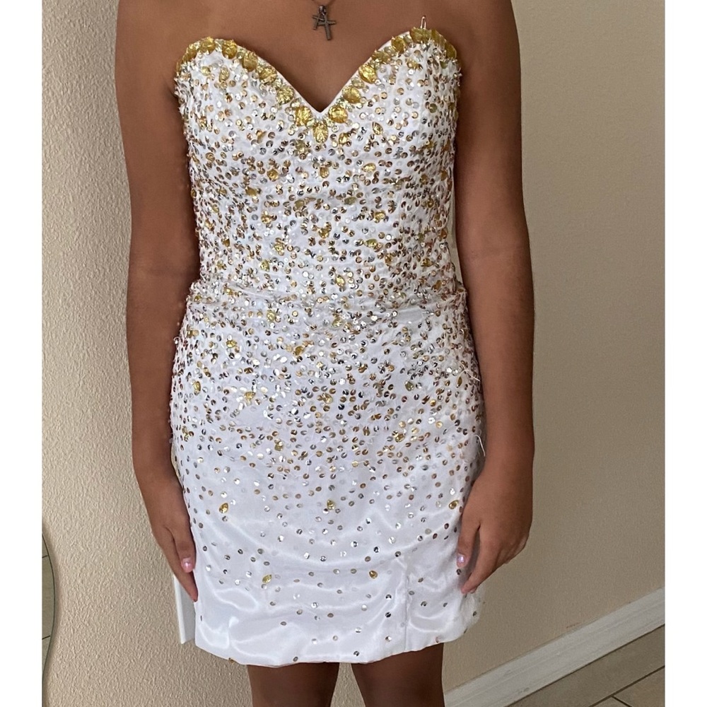 Short white dress